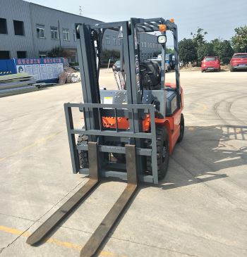 3000KG Pailléid Forklift Díosail Cruachadóir Ardaithe Meaisín